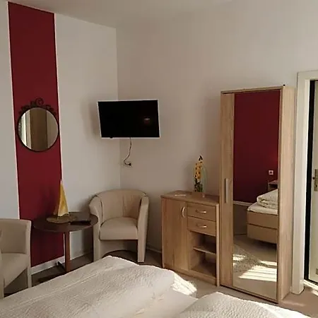 Zur Post Hotel *